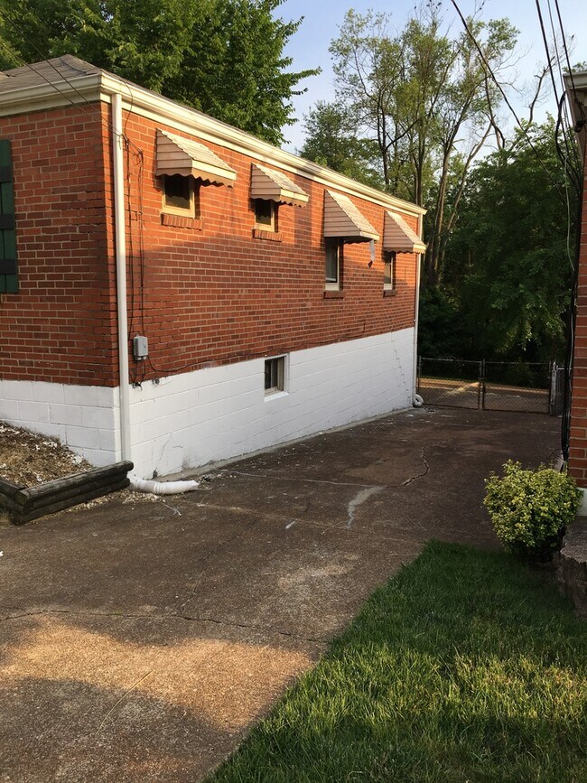 7134 Theodore Ave in Jennings, MO - Building Photo - Building Photo
