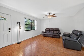 6012 Hickory Dr in Fort Pierce, FL - Building Photo - Building Photo