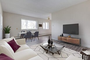 Spruce Manor in Regina, SK - Building Photo