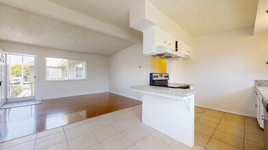 1210 Amethyst St in Redondo Beach, CA - Foto de edificio - Building Photo