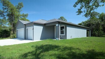 3059 Harvard Cir in La Belle, FL - Building Photo
