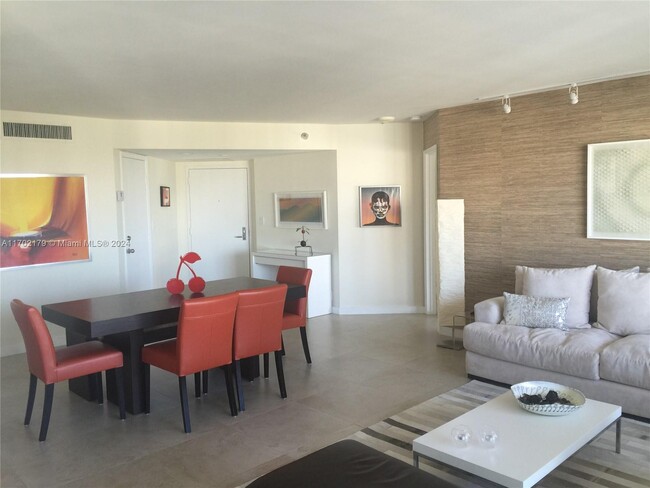 19101 NE 36th Ct in Aventura, FL - Building Photo - Building Photo