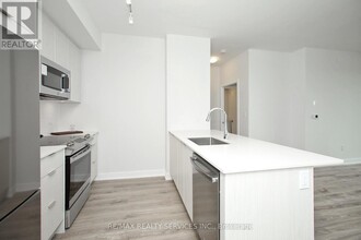 430-430 Square One Dr in Mississauga, ON - Building Photo - Building Photo