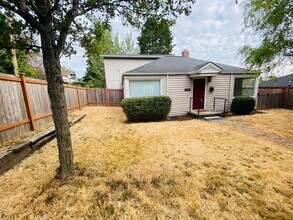 3208 SW Raymond St in Seattle, WA - Building Photo - Building Photo