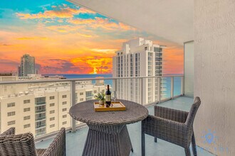 4111 S Ocean Dr in Hollywood, FL - Building Photo - Building Photo