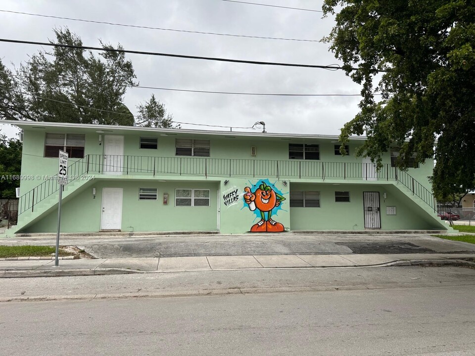 201 NW 77th St in Miami, FL - Building Photo