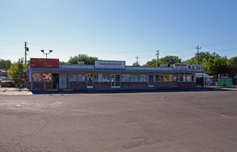 5050 Roseville Rd in North Highlands, CA - Building Photo - Building Photo