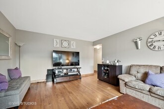235 Johnson St in Palatine, IL - Building Photo - Building Photo