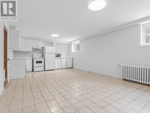 19 Warwick Ave in Toronto, ON - Building Photo - Building Photo