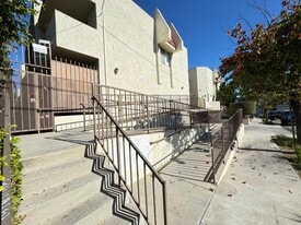 4633 Vermont Pl, Unit 209 in Los Angeles, CA - Building Photo