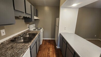 900 Julia St NW, Unit B in Huntsville, AL - Building Photo - Building Photo