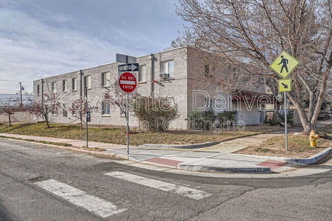 2482 W Caithness Pl in Denver, CO - Building Photo - Building Photo