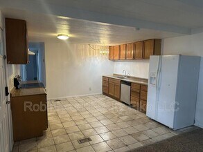 242 Adams St in Elko, NV - Building Photo - Building Photo