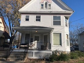 305 N View St in Aurora, IL - Building Photo