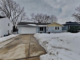 2921 W 70 1/2 St in Minneapolis, MN - Building Photo