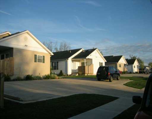 525 S Park St in Bellefontaine, OH - Foto de edificio