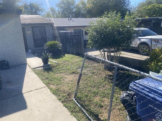 5504 Little Creek Dr in San Antonio, TX - Building Photo - Building Photo