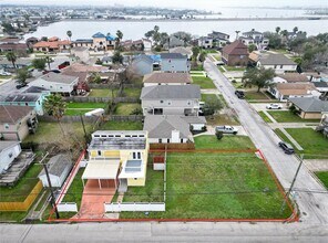 5703 Fraser Ave in Galveston, TX - Building Photo - Building Photo