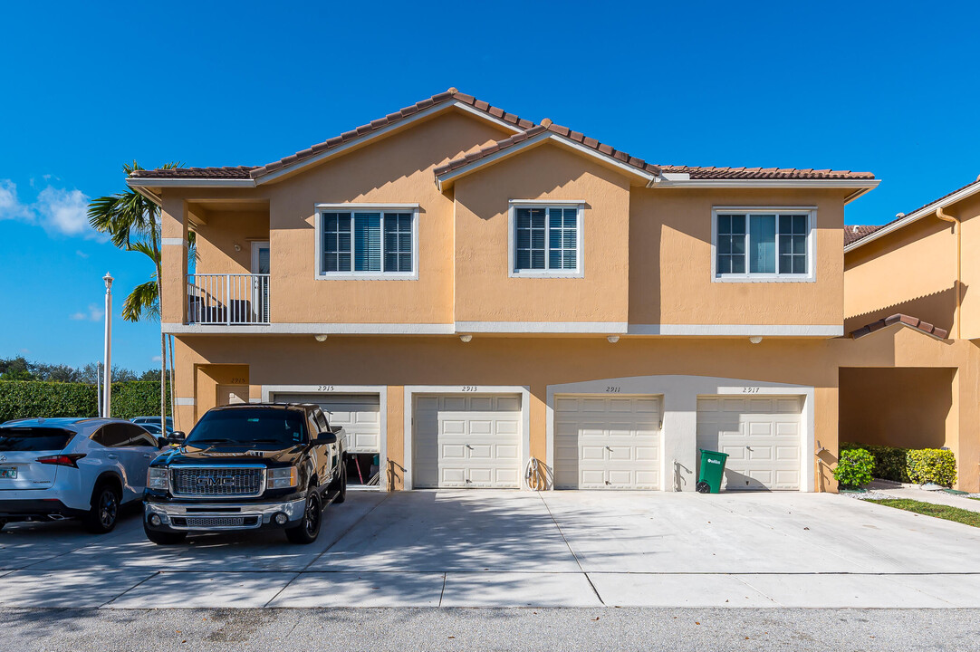 2913 Crestwood Ter in Margate, FL - Building Photo