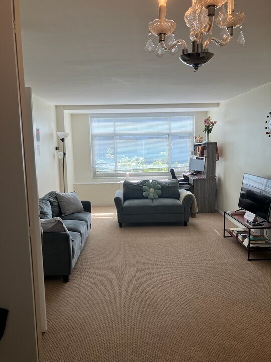 2401 H St NW, Unit 607 in Washington, DC - Building Photo