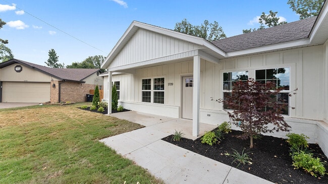 1709 S 15th St in Rogers, AR - Building Photo - Building Photo