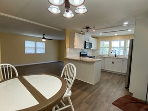 144 Stuart Cir in Port Orange, FL - Foto de edificio - Building Photo