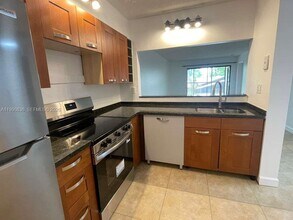 3410 Foxcroft Rd in Miramar, FL - Building Photo - Building Photo