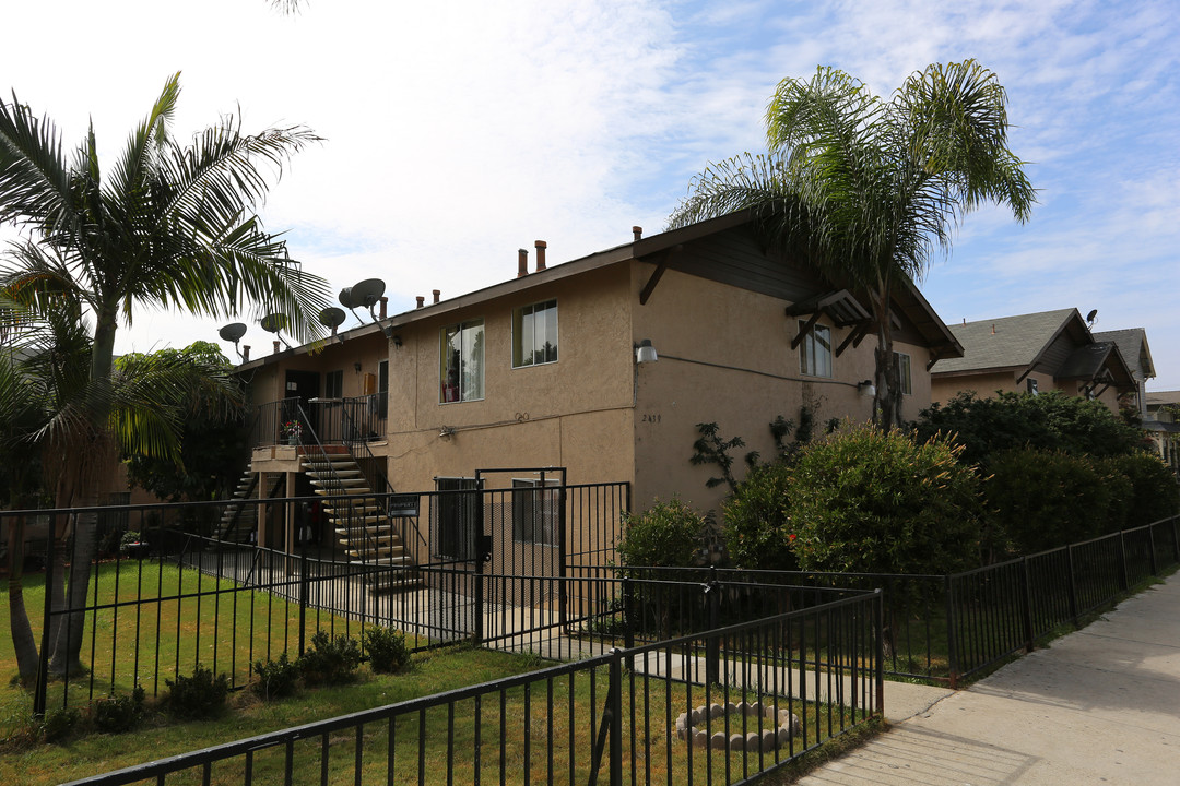 2429-2445 J St in San Diego, CA - Building Photo