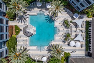 Palmaris Gateway in St. Petersburg, FL - Building Photo