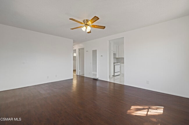 1725 Court St in Los Angeles, CA - Building Photo - Building Photo
