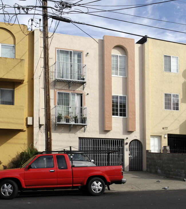 671 Villa St in Daly City, CA - Foto de edificio - Building Photo