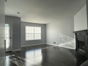 104 Hudson Ct in Hackettstown, NJ - Foto de edificio - Building Photo