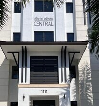 1111 Central Ave, Unit 401 in Naples, FL - Foto de edificio - Building Photo