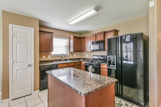 9423 Ivory Trail Ln in Rosharon, TX - Building Photo - Building Photo