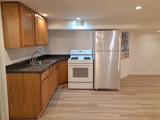 5310 W Pensacola Ave in Chicago, IL - Building Photo - Building Photo