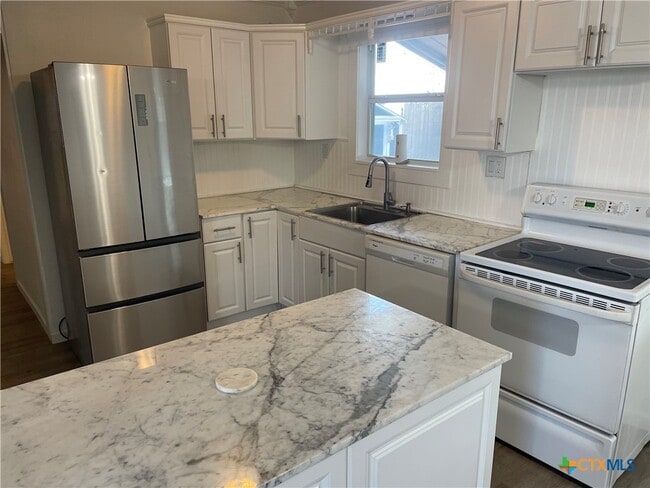 761 Geronimo Dr in Seguin, TX - Building Photo - Building Photo