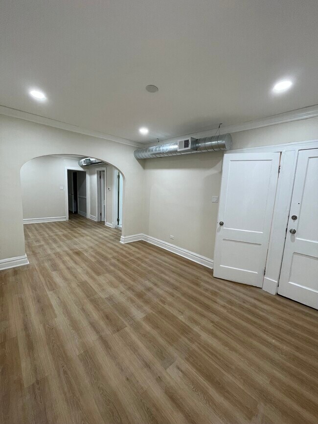 4044 W Hirsch St, Unit 1R