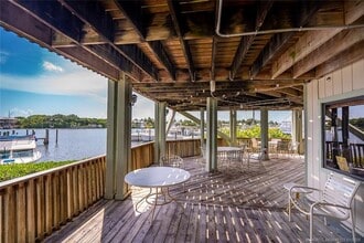 4103 SE Centerboard Ln in Stuart, FL - Foto de edificio - Building Photo