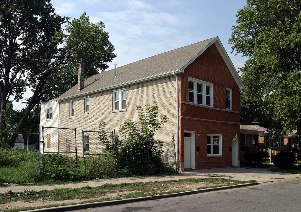 1561 E 93rd St in Chicago, IL - Building Photo