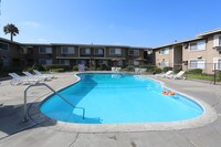 Building Photo - Royal Gardens Apartments in Los Angeles, California