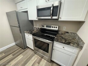 5325 Summerlin Rd in Ft. Myers, FL - Building Photo - Building Photo