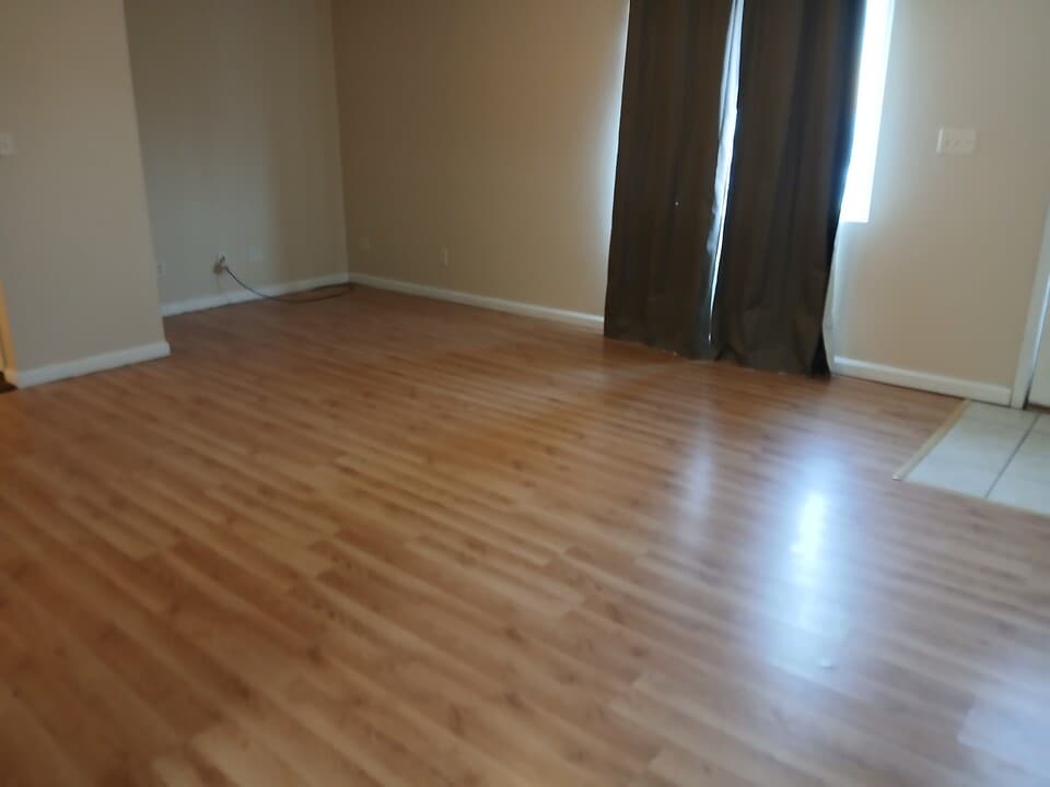 606 W College St in Carbondale, IL - Building Photo