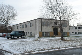 Sunnyside Apartments in Fridley, MN - Building Photo - Building Photo