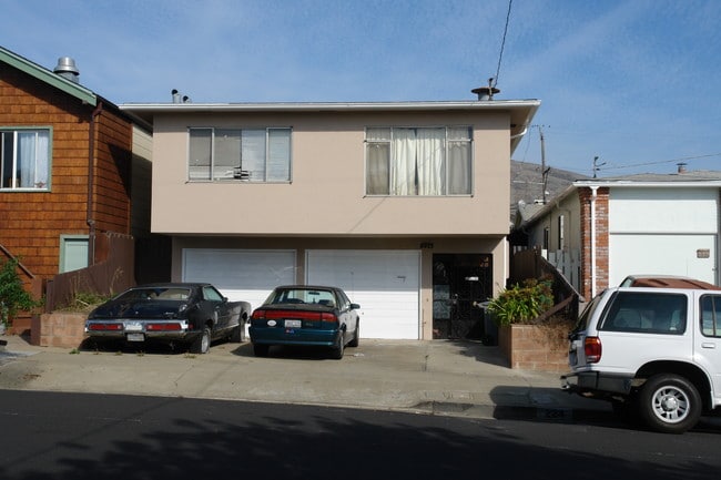 233 8th Ln in South San Francisco, CA - Building Photo - Building Photo