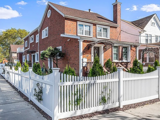 property at 116-01-116221 221st St