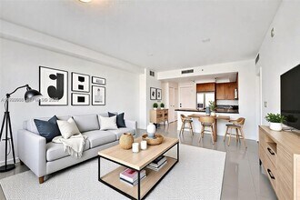 1830 Radius Dr in Hollywood, FL - Foto de edificio - Building Photo