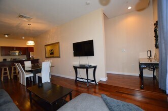 4585 Dean Martin Dr in Las Vegas, NV - Building Photo - Building Photo