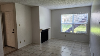 2200 E Trinity Mls Rd in Carrollton, TX - Building Photo