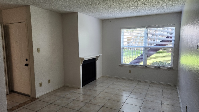 2200 E Trinity Mls Rd in Carrollton, TX - Building Photo - Building Photo