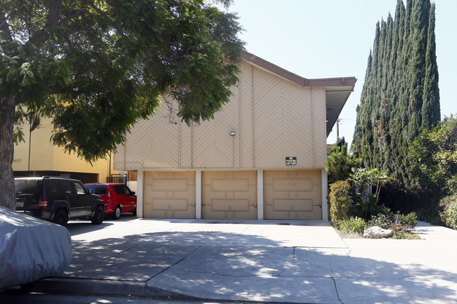 3653 Mentone Ave in Los Angeles, CA - Foto de edificio - Building Photo